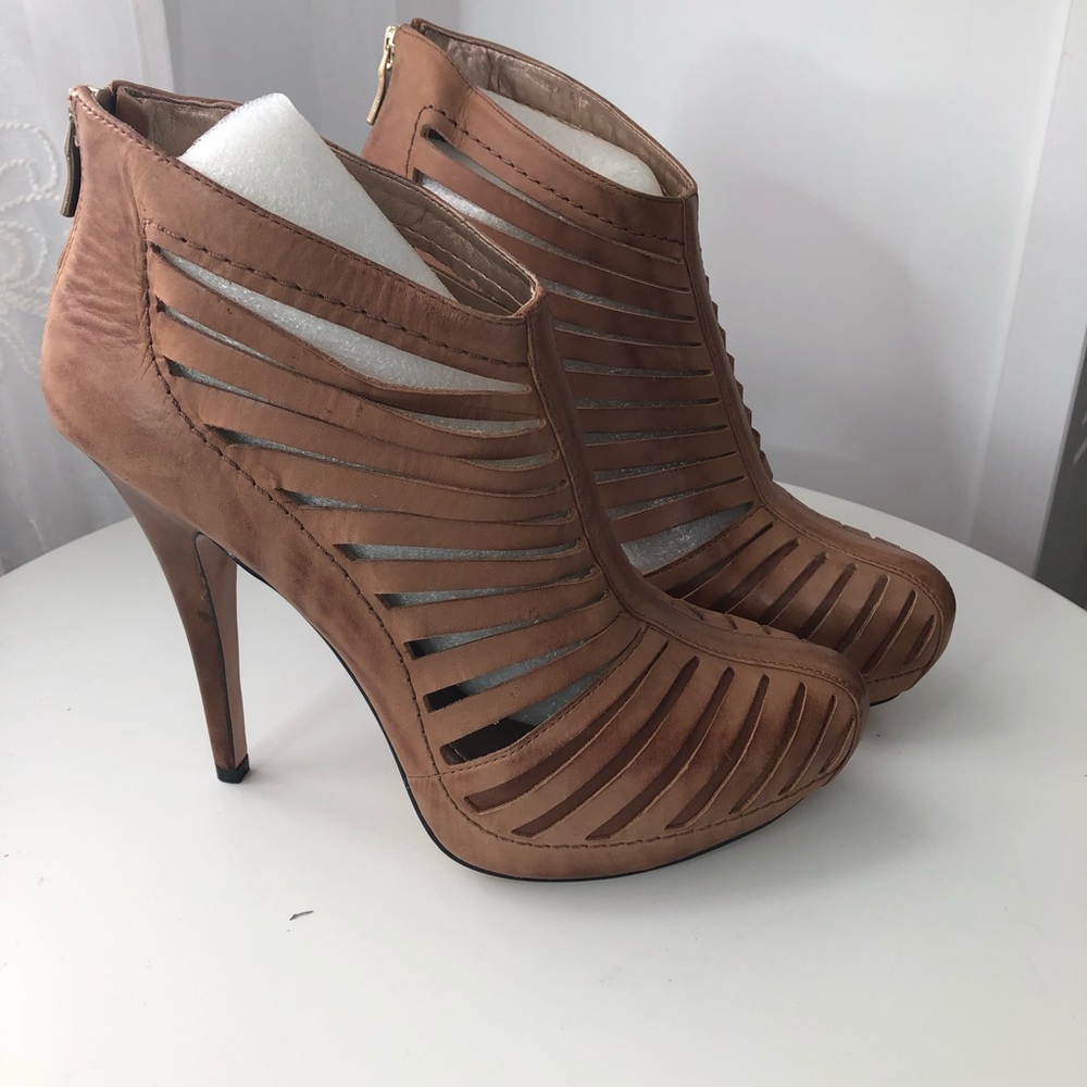 BCBG brand new shoes